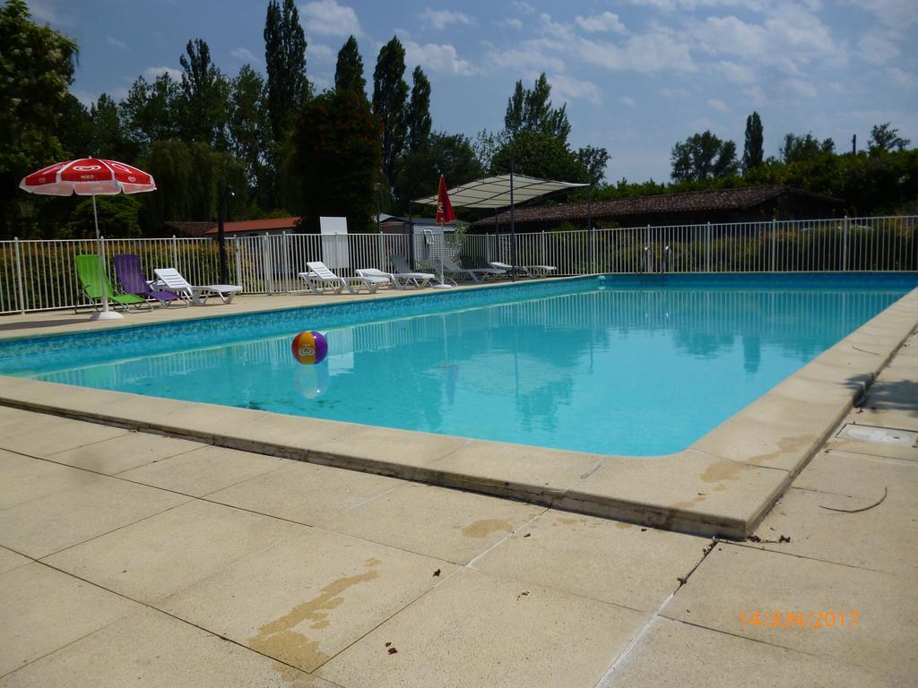 Camping Le Mouliat Hotel Moncrabeau Exterior photo